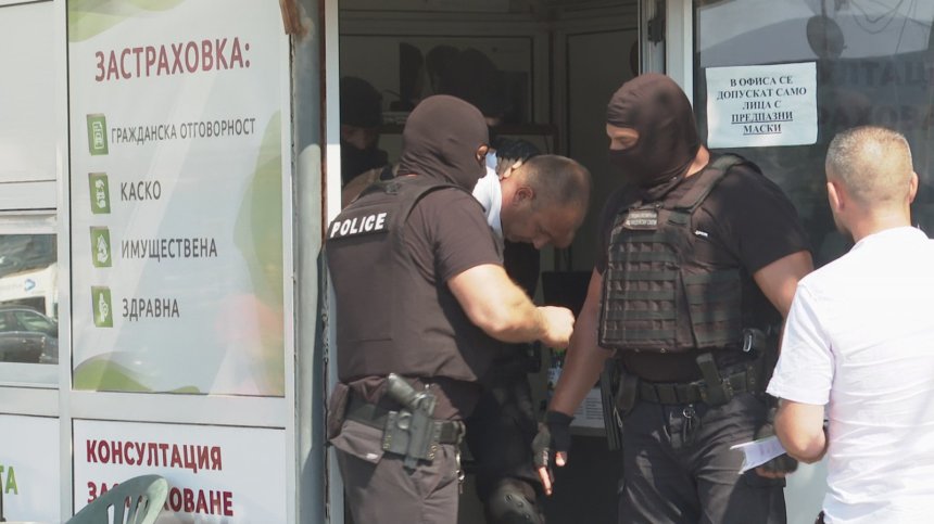 Акция за кражби на луксозни автомобили: Зрелищен арест на застрахователен агент в Бургас