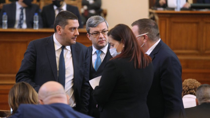 Депутатите си дадоха 5 дни почивка за 3 март