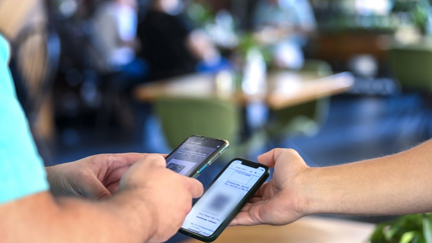 Италианец си татуира QR кода от сертификата за ваксината си