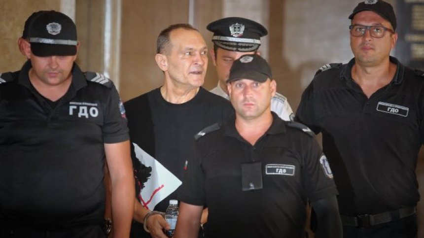 Разпитват Божков за твърденията му, че е плащал "такса спокойствие" на Борисов и Горанов