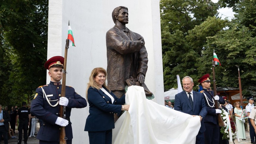 189 години от рождението на Апостола: България почита Васил Левски