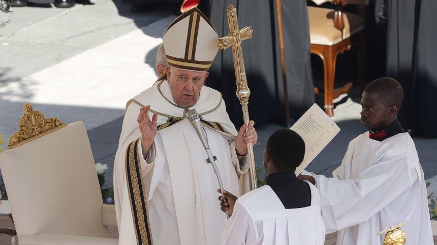 Папа Франциск издигна 21 духовници в ранг кардинал