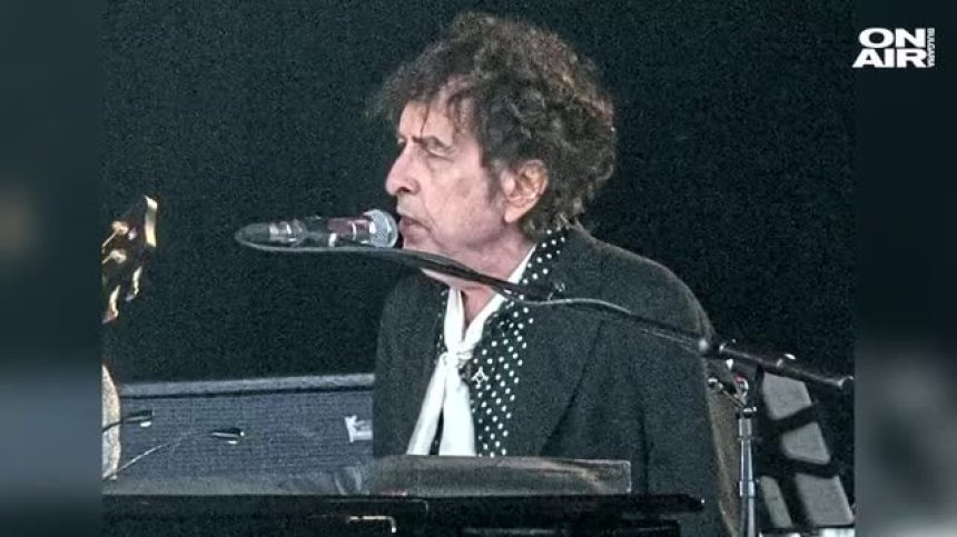 Боб Дилън издаде албум след 8-годишна пауза