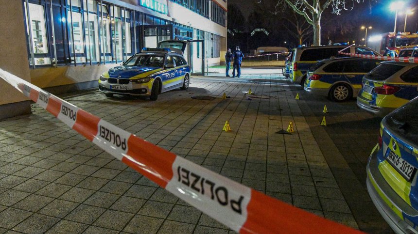 Четирима в болница след нападение с нож в Германия