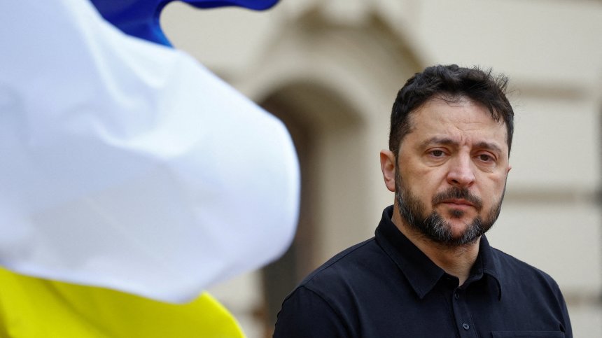 Зеленски обяви: Украйна започва да използва собствено производство ракети