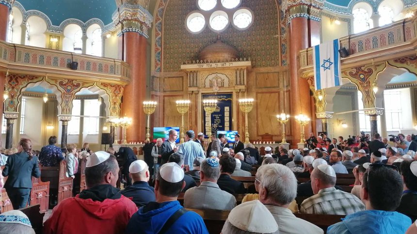 Молитва за мир в Софийската синагога. Радев: Сцените на брутално насилие отприщиха гняв