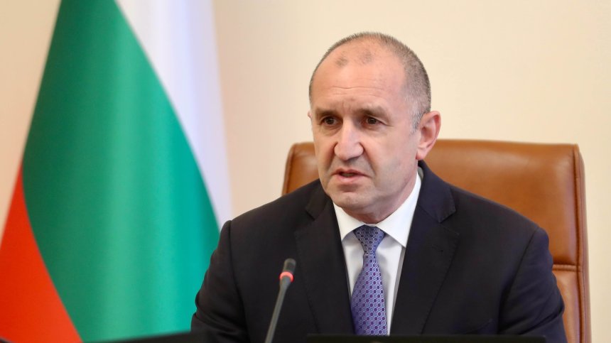 Радев за Бюджет 2026: Масови уволнения и чистки няма да има, докараха дефицита до 7,5%