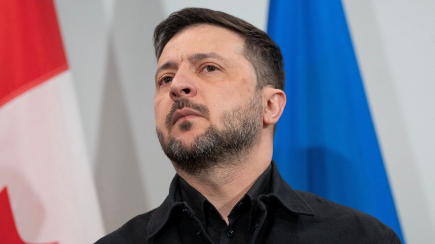 Зеленски поиска от Радата удължаване на военното положение в Украйна