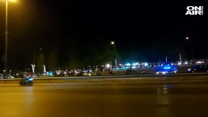 Мотористи излязоха на нощно каране в памет на загиналите на пътя (+Видео)