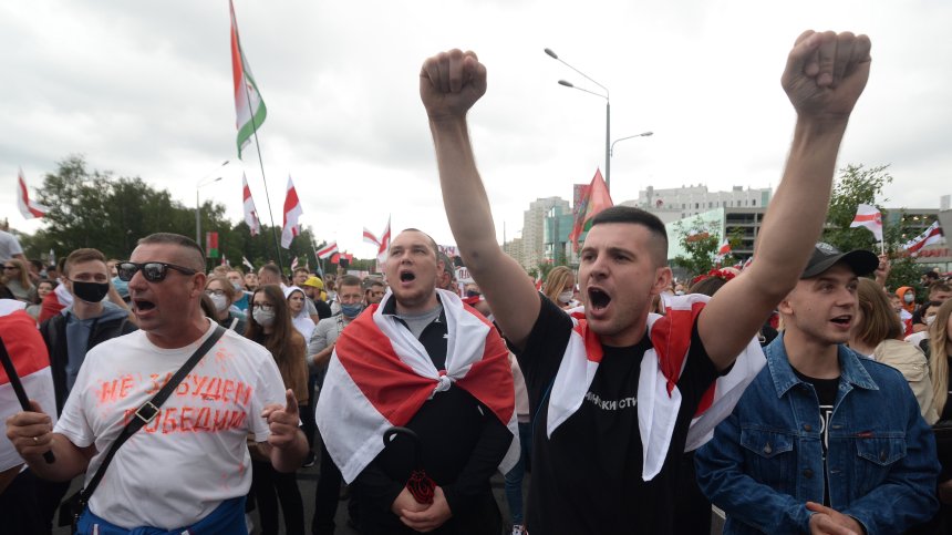 В Беларус протестиращите обградиха резиденцията на Лукашенко