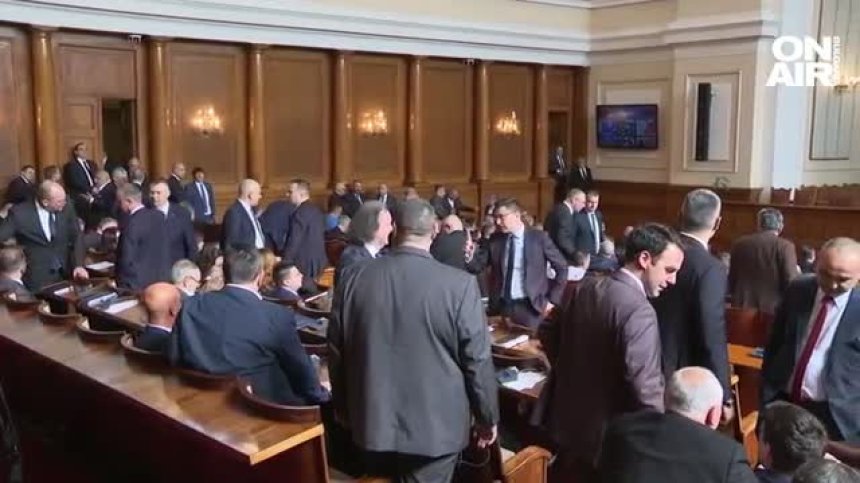 Поредица политически коментари за проектобюджет 2023: Ще бъде ли подкрепен?