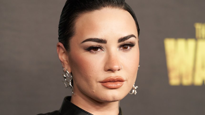 Деми Ловато страда от увреден слух и зрение