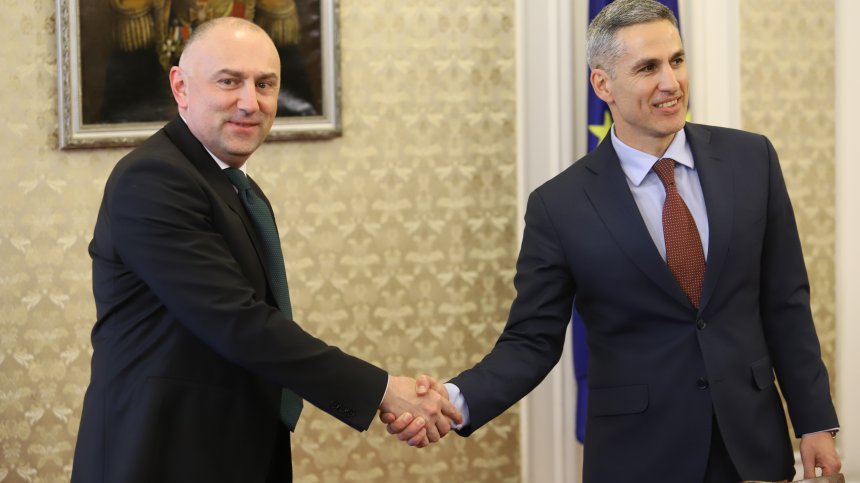 Опозицията се заяде за дипломата на Андрей Гюров: Бил доктор, а нямал магистърска степен