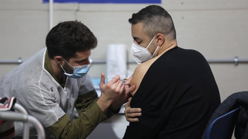 35% от хората в Израел са получили и двете дози от ваксината