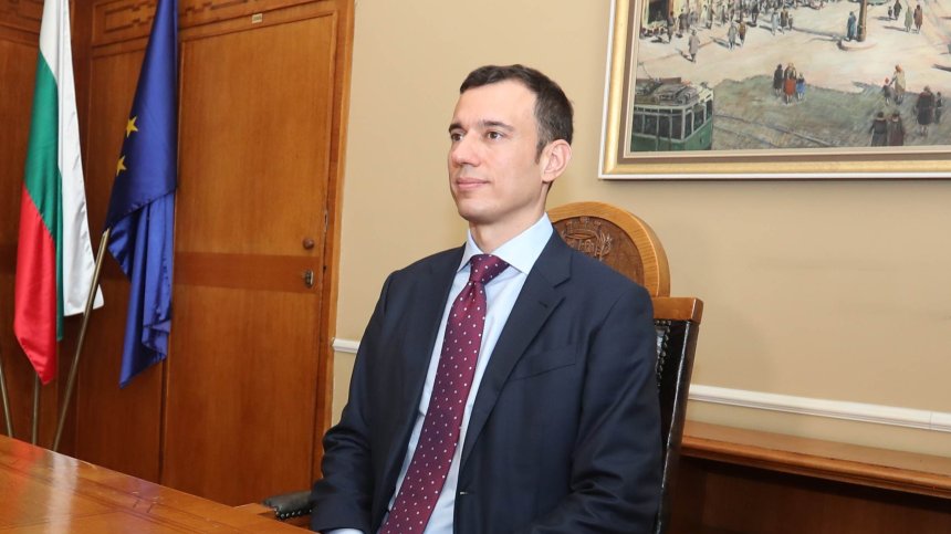 Отложиха делото срещу избора на Васил Терзиев, защитата му не видя проблем с машините