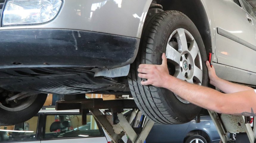 Спасиха почти откъснати пръсти на мъж при смяна на гума