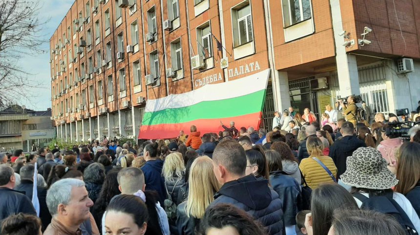 Хора от Плевен искат оставката на АПИ: "Джигитите ни убиват, чашата преля"