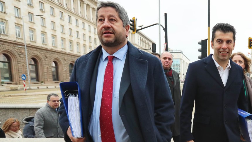 Президентът за Христо Иванов: Прави всичко, за да забравим подлостта, с която измами избирателите си