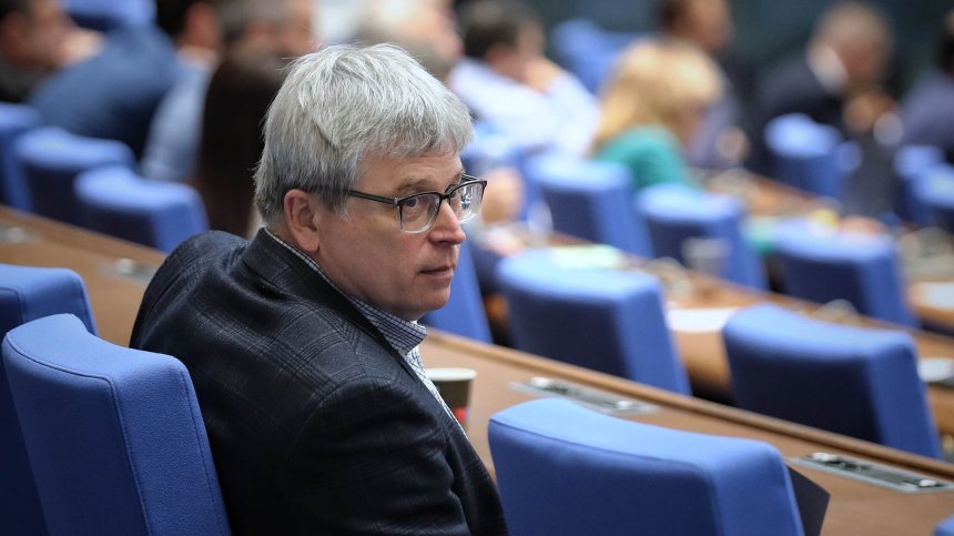 Народното събрание освободи управителя на НЗОК Станимир Михайлов
