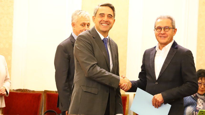 Плевнелиев и Паси разговаряха с ДПС в търсене на управляваща коалиция