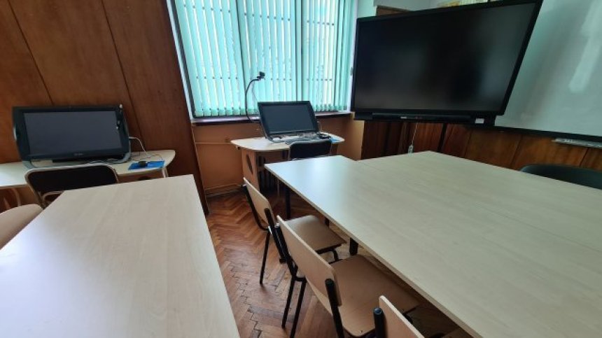 Наказват директори и квестори за подменени диктовки на матурите след 4 клас