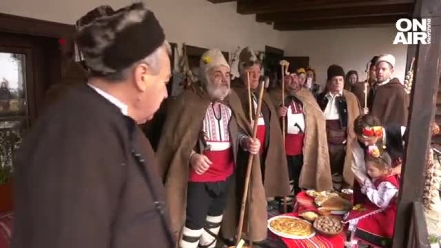 Обредният хляб в Карловско се приготвя в специални, 200-годишни съдове