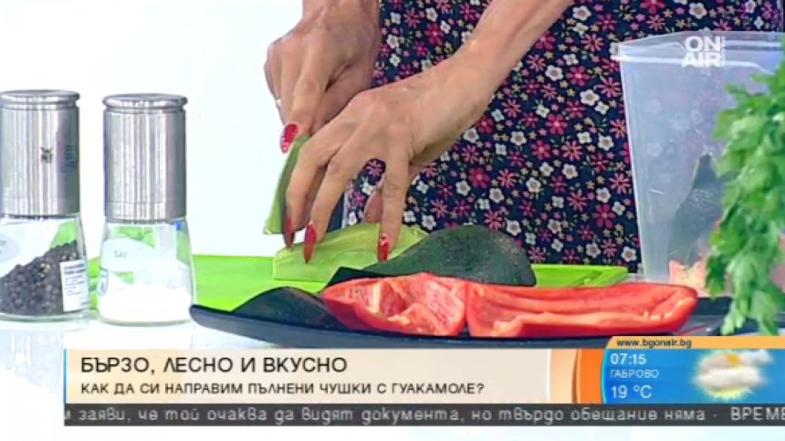 Бързо, лесно и сурово: Пълнени чушки с гуакамоле