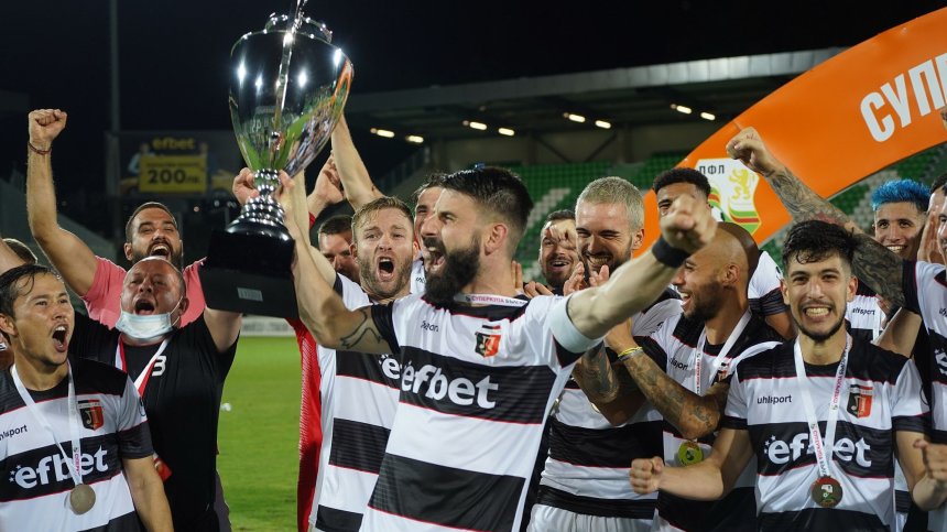 "Локомотив" (Пд) грабна Суперкупата след победа над "Лудогорец" в края