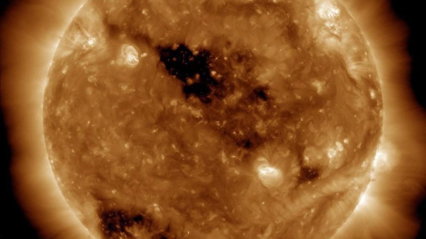 Октомври идва с два дни на силни магнитни бури