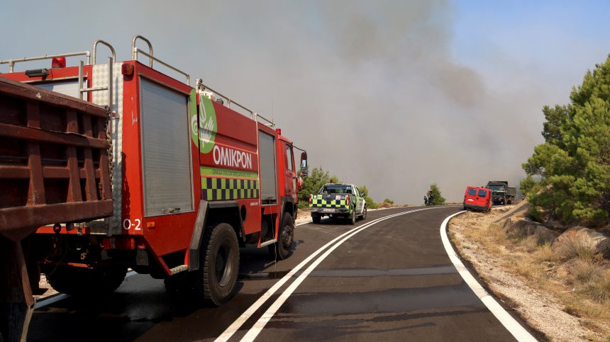 Арестуваха трима души за палеж в Гърция