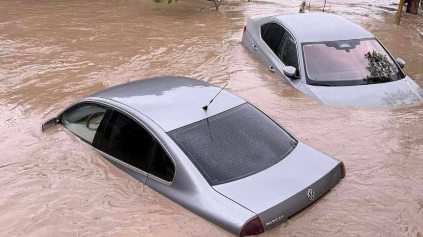 Евакуират хора в Севлиево, коли и приземни етажи са под вода