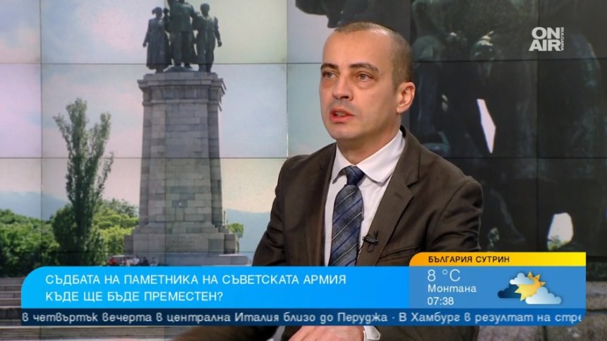 Доц. Чобанов: Паметникът на съветската армия е опасен, скоро няма да го преместят