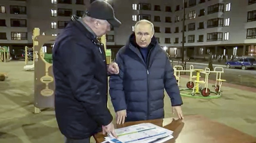 МО на Украйна: Вероятно двойник на Путин е посетил Мариупол