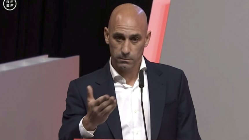 Испанската футболна федерация свиква спешно събрание заради скандала с Рубиалес