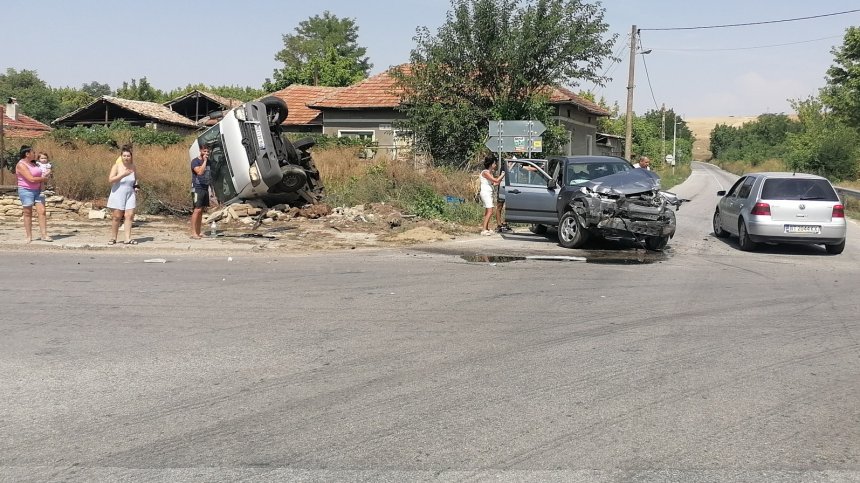 Две деца са ранени след катастрофа край Полски Тръмбеш