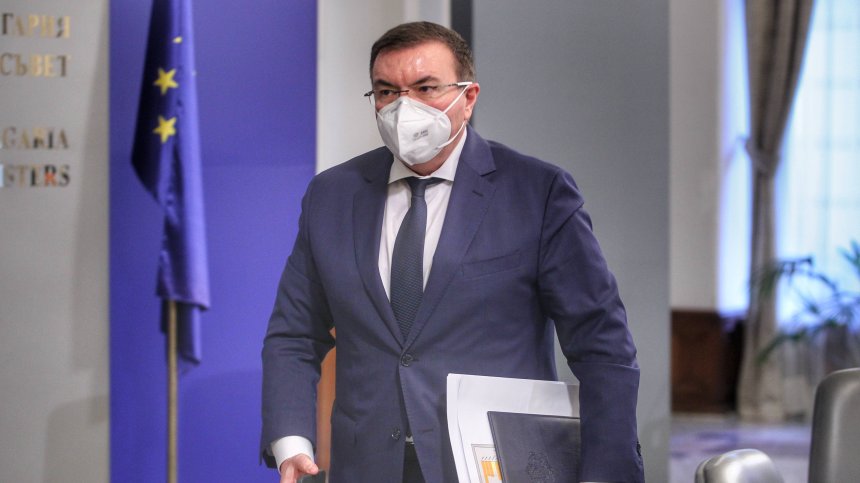 Проф. Ангелов: Няма място за паника, знаем как да овладеем случващото се