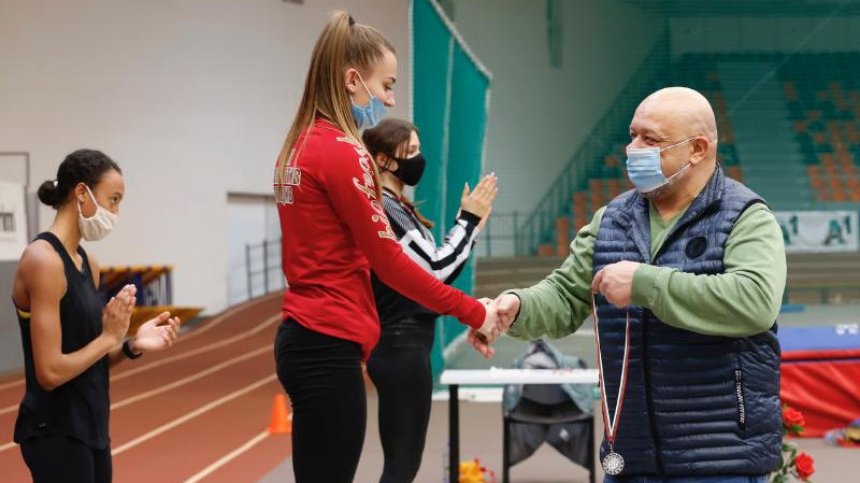Кралев наблюдава стартовете от програмата на националния шампионат по лека атлетика