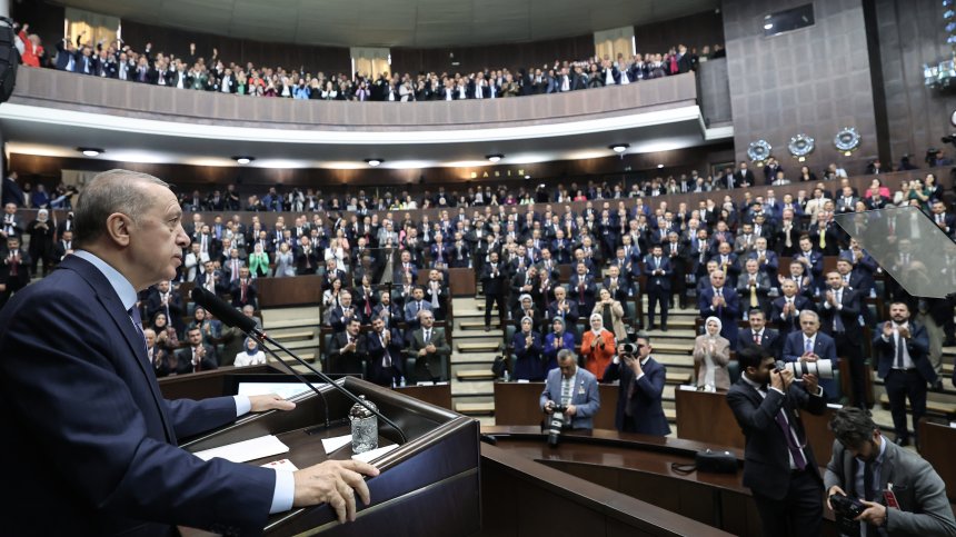 Турски депутат почина след инфаркт в парламента при реч срещу Израел