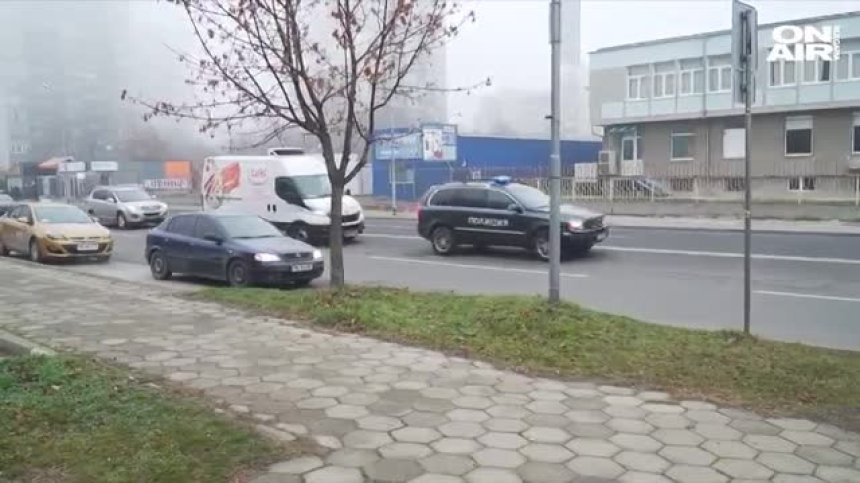 Ваксините пристигнаха и в Пловдив... в бус за кренвирши