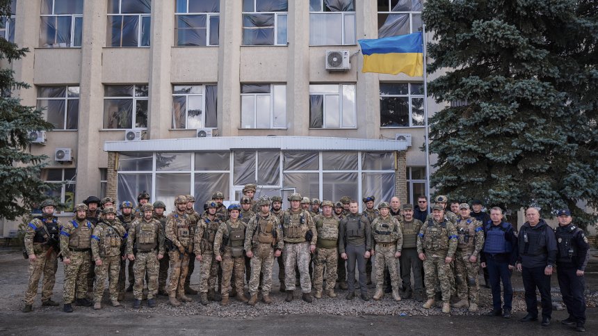 Украинското знаме отново се вее в десетки градове и села, но на много висока цена