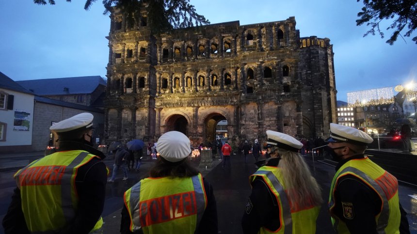 Шофьорът убиец от Трир запалил цигара след атаката