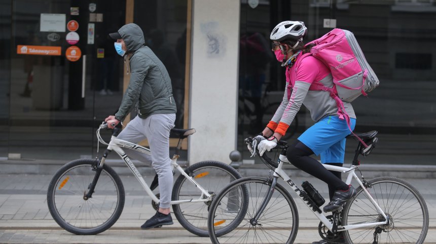 Спазва ли се изискването за носене на маски на закрито?