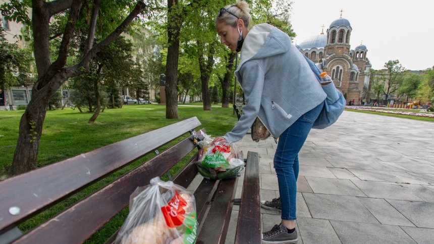 "Защото сме хора" продължава да помага на нуждаещи се (+Снимки)