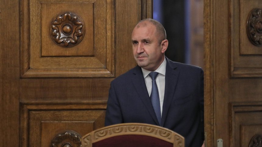 Радев: Очаквам парламентът да произвежда закони, а не евтини интриги 