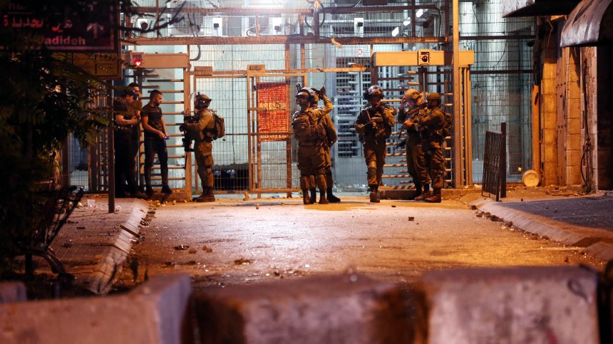 Бунтове и извънредно положение в затвор в Израел: Осъдени палят матраци и дрехите си