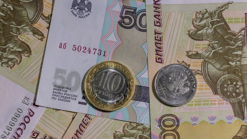 Русия се отказва от еврото и долара, преминава към национални валути