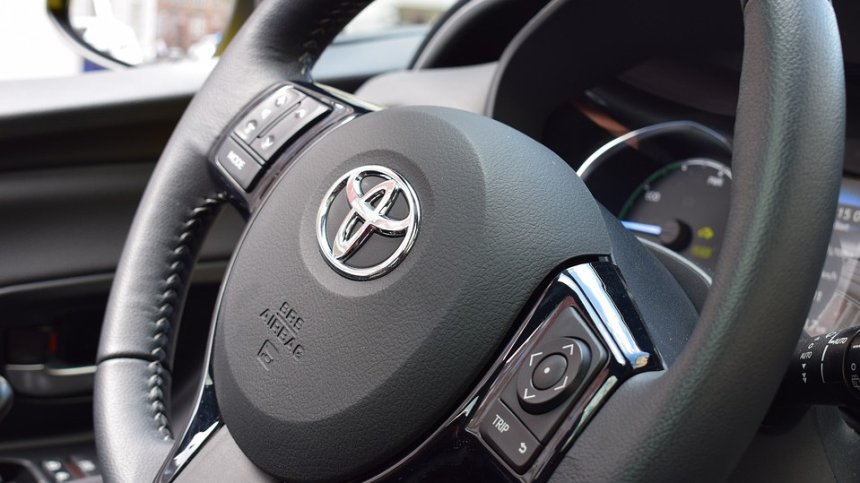 Toyota пуска на пазара специална серия на Land Cruiser