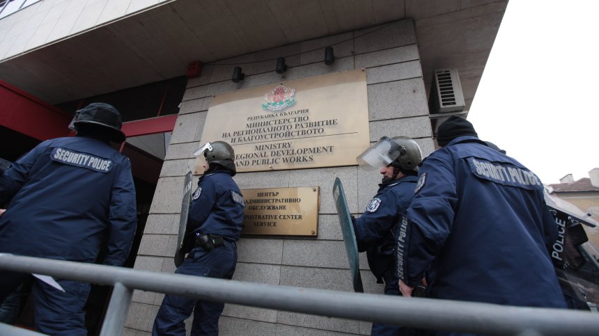 Повдигат обвинения на задържаните на протеста пред МРРБ