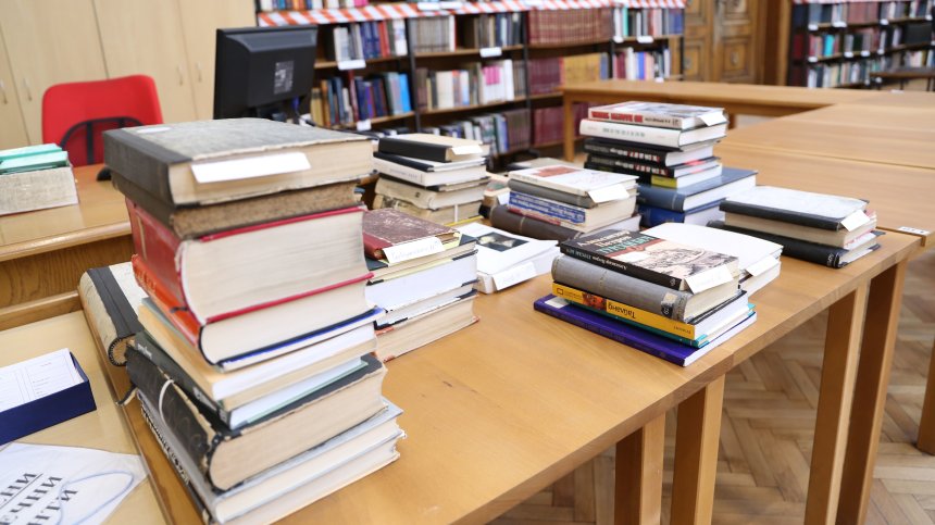 Столичната библиотека подарява безплатни читателски карти