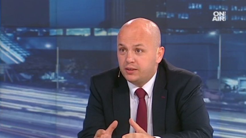 Социалист: Служебно 3:0, ГЕРБ не защитиха правителството!